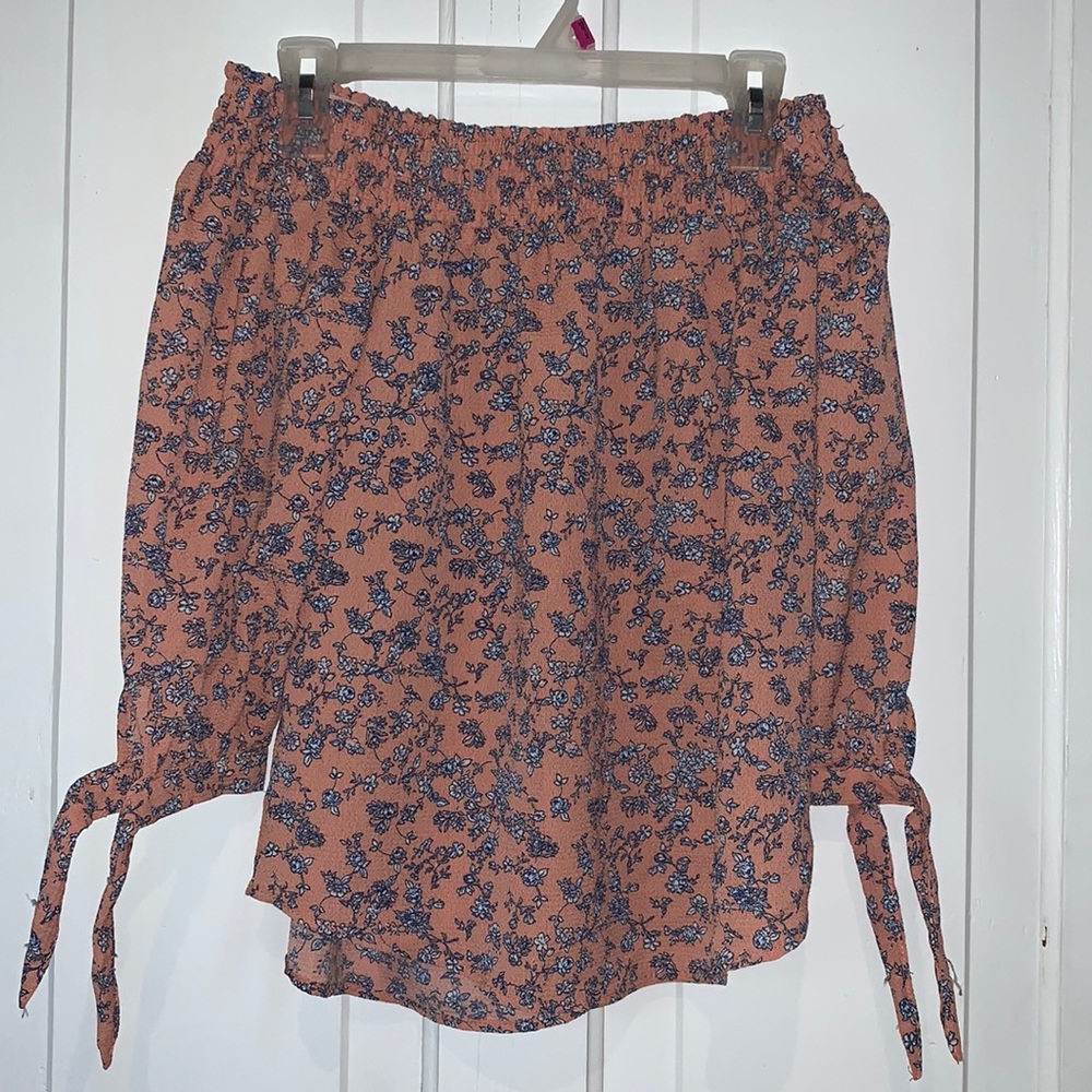 RUE 21 - off the shoulder top